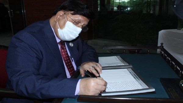 बांग्लादेशी विदेश मंत्री डॉ. एके अब्दुल मोमन ने पूर्व राष्ट्रपति प्रणब मुखर्जी को दी श्रद्धांजलि