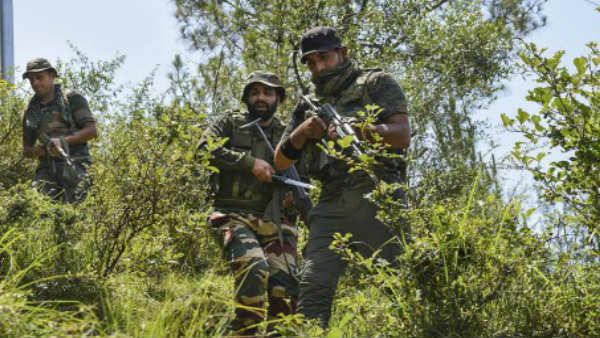LoC के राजोरी सेक्टर में पाकिस्तान की ओर से गोलाबारी, JCO शहीद