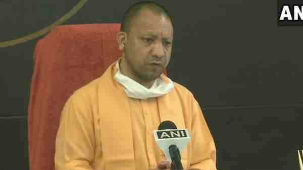 हाथरस मामले में सीएम योगी ने किया SIT का गठन, फास्ट ट्रैक कोर्ट में केस चलाने के निर्देश