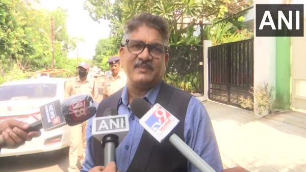 पत्नी को बेरहमी से पीटने वाले मध्य प्रदेश के डीजी बोले- 'ये पारिवारिक विवाद है, अपराध नहीं'