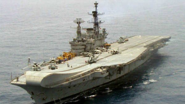 INS Viraat: अपने आखिरी सफर पर निकला भारतीय नौसेना का सबसे पुराना जंगी जहाज, 30 सालों तक की देश की सेवा