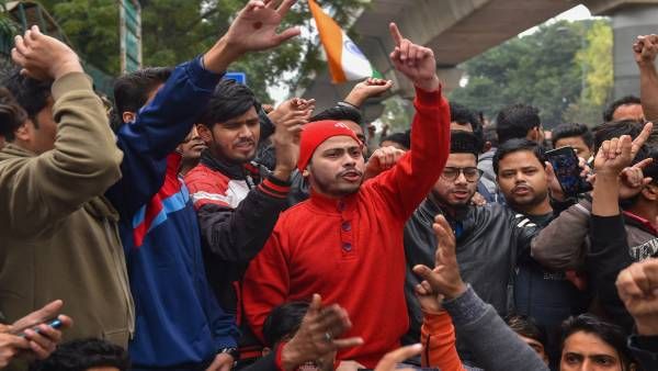 जामिया हिंसा: HC ने दिल्ली पुलिस से पूछा, आपने छात्रों पर बल प्रयोग करने वाले अफसरों को दंडित किया?