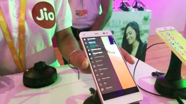 महज 4 हजार होगी Reliance Jio Smartphone की कीमत, बाजार पर छा जाने की तैयारी