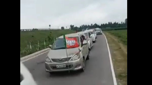 बांगरमऊ उपचुनाव: 100 गाड़ियों का काफिला निकालकर भाजपा नेत्री ने दिखाया दम, कोविड नियमों की उड़ाई धज्जियां