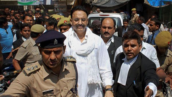 बाहुबली मुख्‍तार अंसारी पर सरकार का एक्‍शन जारी, पत्‍नी और दो सालों पर गैंगस्टर एक्ट के तहत केस दर्ज