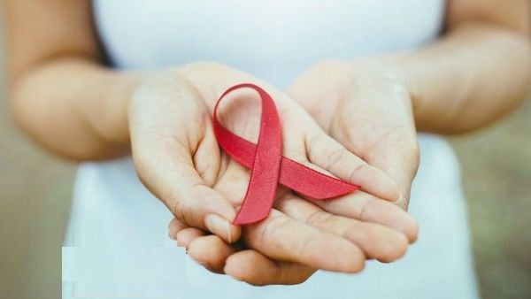 HIV के साथ जी रहे लोगों को प्राथमिकता के आधार पर वैक्सीन लगाएगी ओडिशा सरकार