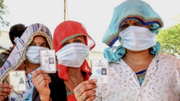 राजस्थान पंचायत चुनाव 2020 : 947 ग्राम पंचायतों में मतदान जारी, बूथ में प्रवेश के लिए मास्क भी जरूरी