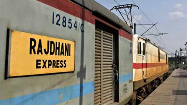 झारखंड के लातेहर में 9 घंटे से फंसी है राजधानी एक्‍सप्रेस, बसों से भेजे गए यात्री, जानिए पूरा मामला