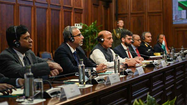 मॉस्‍को में आज रक्षा मंत्री राजनाथ और चीनी डिफेंस मिनिस्‍टर जनरल वेई की मीटिंग, सीमा विवाद पर होगी चर्चा