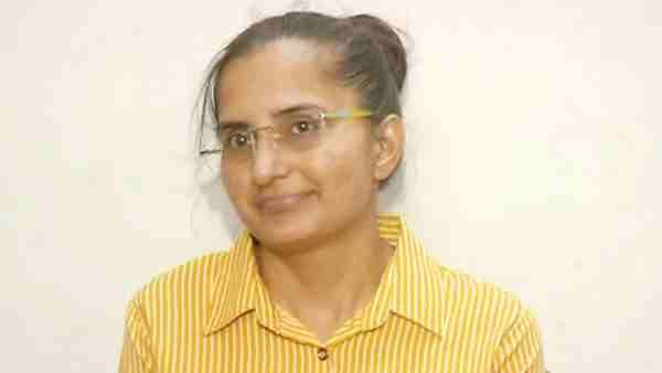 पढ़ाई छुड़ाकर घरवाले करना चाहते थे शादी, लेकिन जिद्दी संजू ने घर छोड़कर पास की PCS परीक्षा, जानें संघर्ष की कहानी