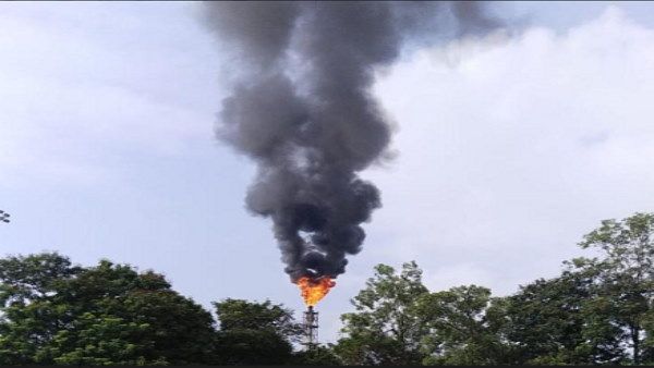 Surat ONGC Fire: घंटों बाद इस तकनीक से काबू हुई भीषण आग, 10 KM दूर से दिख रही थी, 3 लापता
