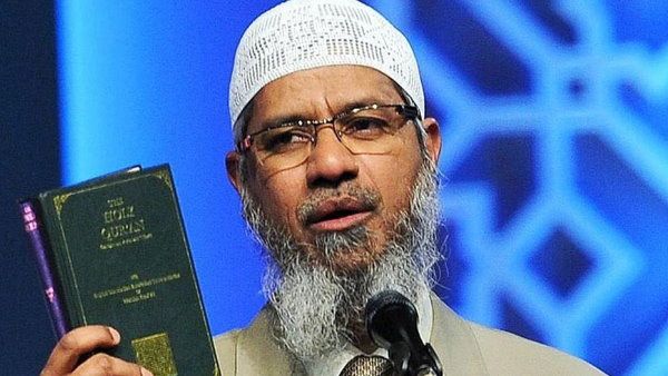 फुटबॉल को हराम बताने वाले जाकिर नाइक का फुटबॉल विश्वकप में स्वागत, कतर का दोमुंहापन देखिए