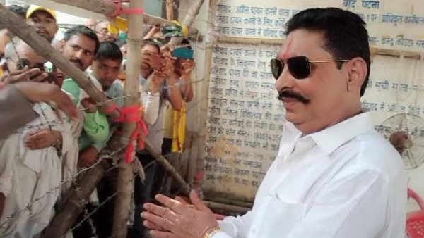 कैदी वैन से नामांकन करने पहुंचे ' छोटे सरकार ', 5वीं बार लड़ रहे हैं विधानसभा चुनाव