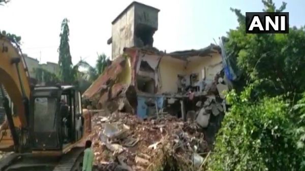 महाराष्ट्र में दो मंजिला इमारत ढही, वेब सीरीज देख रखे युवक ने बचाई 75 लोगों की जान