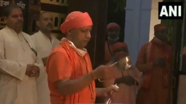 नवरात्रि 2020: दुर्गा अष्टमी पर सीएम योगी आदित्यनाथ ने गोरखपुर में की पूजा, वीडियो