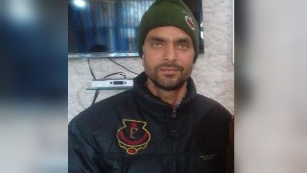 JK: नमाज पढ़ कर लौट रहे पुलिस इंस्पेक्टर की आतंकियों ने गोलीमार कर की हत्या