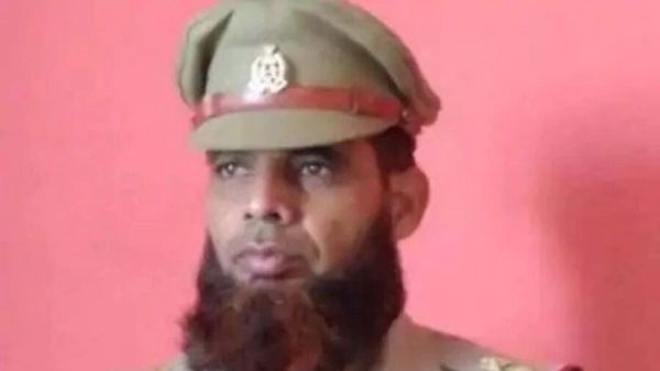 सहारनपुर: दाढ़ी वाले दरोगा पर कार्रवाई से भड़के देवबंदी उलेमा, एसपी को सस्पेंड करने की मांग