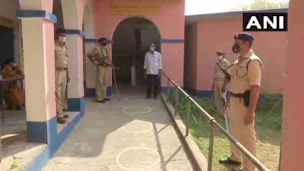 लखीसराय: 1414 मतदाताओं ने किया मतदान का बहिष्कार, समझाने पहुंचे मंत्री विजय सिन्हा को दौड़ाया