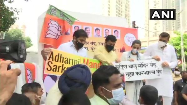 महाराष्ट्र: मंदिरों को फिर से खोलने को लेकर BJP का आंदोलन, हिरासत में लिए गए प्रसाद लाड समेत कई कार्यकर्ता