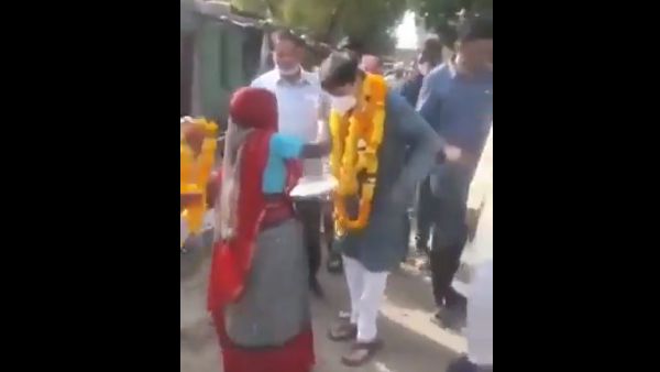 मध्य प्रदेश उपचुनाव 2020 : भाजपा MLA आकाश विजयवर्गीय का वोटरों को नोट बांटते का वीडियो वायरल