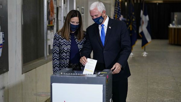 US Election 2020: कोरोना वायरस के डर के चलते टूट रहे अर्ली वोटिंग के रिकॉर्ड, फिर भी बाइडेन की राह मुश्किल