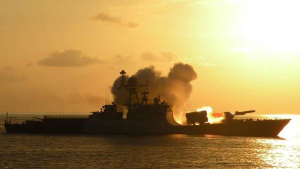 बंगाल की खाड़ी में बांग्‍लादेश के साथ Indian Navy का शक्ति प्रदर्शन, शुरू हुआ युद्धाभ्‍यास