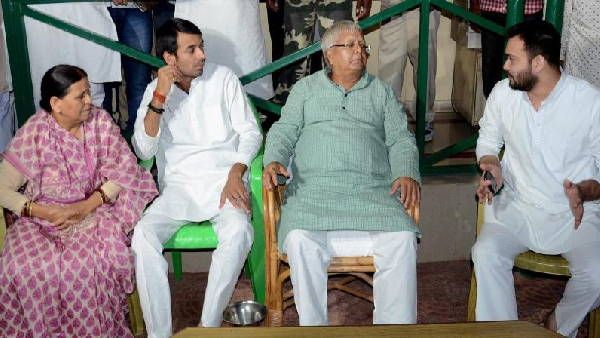 RJD के अध्यक्ष पद से रिटायर नहीं हो रहे लालू प्रसाद यादव, पत्नी राबड़ी देवी ने किया खबरों का खंडन