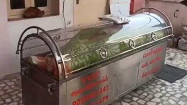 दर्दनाक: 74 वर्षीय आदमी को फ्रीजर में रखकर, परिवार करता रहा रात भर मरने का इंतजार