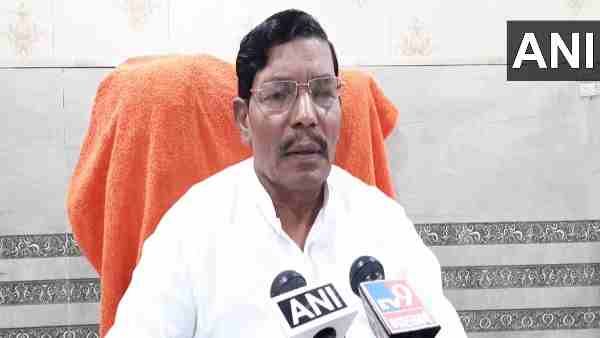 हाथरस कांड के आरोपियों से जेल में मिलने पर घिरे भाजपा सांसद राजवीर दिलेर, बोले- मैं तो चाय पीने गया था