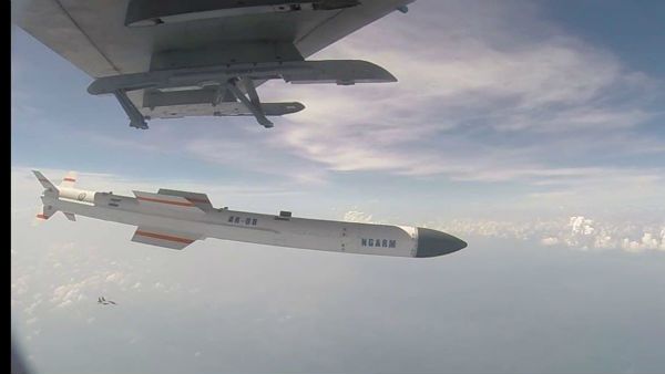 तस्‍वीरें में देखिए, IAF के सुखोई फाइटर जेट से मिसाइल रूद्रम का लॉन्‍च, चीन के लिए साबित होगी कहर