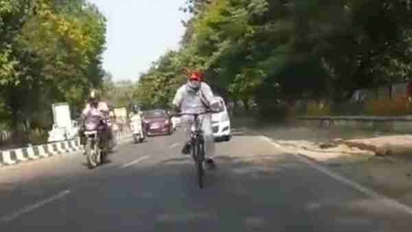 10 KM साइकिल चलाकर ऊर्जा मंत्री ने किया उपकेंद्र का निरीक्षण, बोले- इम्युनिटी बढ़ानी है, प्रदूषण घटाना है