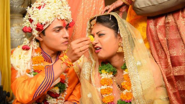 हिन्दू युवक से शादी और तनिष्क विज्ञापन का समर्थन करने पर महिला हुई ट्रोल, दर्ज कराया ऑनलाइन उत्‍पीड़न का मुकदमा