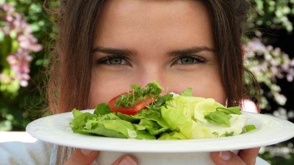 World Vegetarian Day: शाकाहार अपनाने से पहले जरूर जानें अहम बातें, ये हैं फायदे और नुकसान
