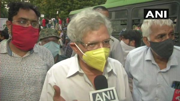 हाथरस केस के विरोध में जंतर-मंतर पर प्रदर्शन, जनपथ के लिए मेट्रो स्टेशन पर आवा-जाही बंद