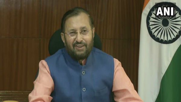 भारत पेरिस समझौते का करेगा पालन, कार्बन उत्सर्जन की तीव्रता 35 प्रतिशत होगी कम: प्रकाश जावड़ेकर