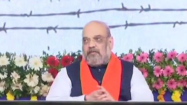 गुजरात पहुंचे अमित शाह ने 'विकासोत्सव 2020' का उद्घाटन किया, BSF जवानों को सौंपेंगे स्पेशल ऑपरेशन मेडल