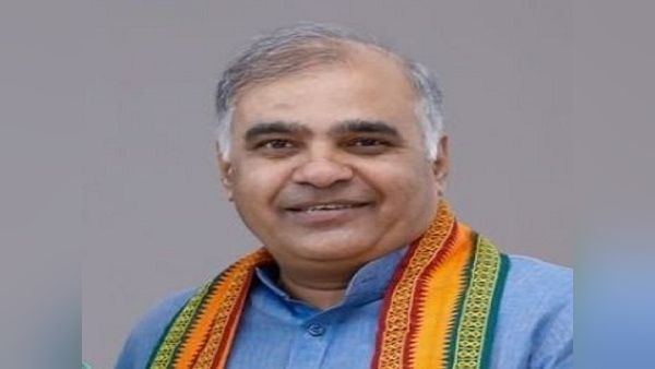 गुजरात: भाजपा नेता पीवीएस शर्मा करोड़ों की ठगी मामले में गिरफ्त में, अस्पताल से आते ही पकड़े गए