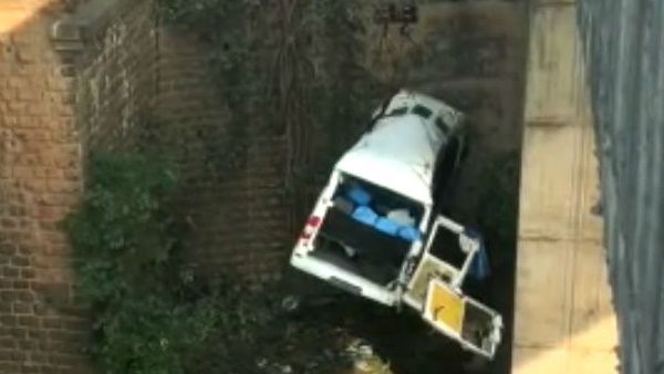 महाराष्ट्र: पिकनिक मनाने जा रहे परिवार की बस पुल से 40 फीट नीचे गिरी, 5 लोगों की मौत, 8 घायल