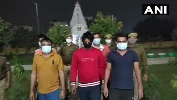 ग्रेटर नोएडा: IPL पर ऑनलाइन सट्टा लगाने वाले 5 बुकी गिरफ्तार, सरगना 'दाऊद' फरार