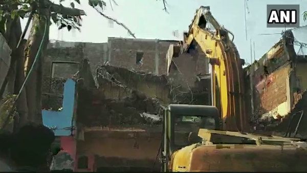 अतिक्रमण के खिलाफ इंदौर नगर निगम एक्शन मोड में, कम्प्यूटर बाबा के बाद हिस्ट्रीशीटर का अवैध निर्माण तोड़ा