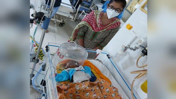 पत्नी-पत्नी में इलाज के खर्च को लेकर हुआ झगड़ा, दोनों 1 माह के बच्चे को वेंटिलेटर पर ही छोड़ गए