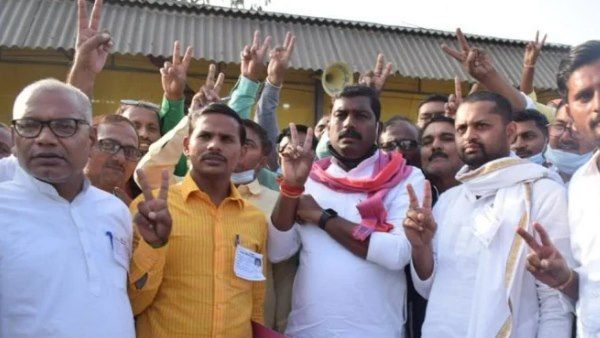 यूपी उपचुनाव परिणाम 2020: जौनपुर की मल्हनी सीट पर धनंजय सिंह को पछाड़ सपा के लकी यादव ने दर्ज की जीत