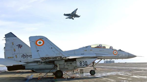 मालाबार 2020: INS विक्रमादित्‍य से उड़ान भरता भारतीय नौसेना का MiG 29K, देखें Video
