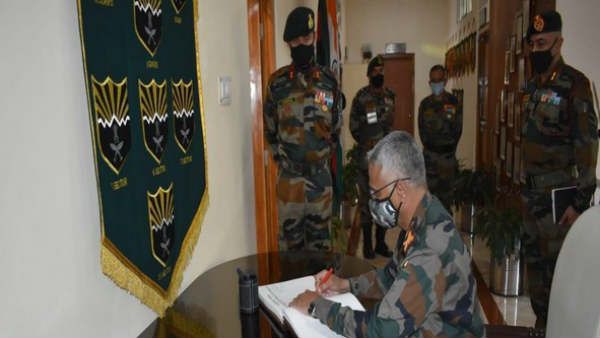 Indian Army चीफ जनरल नरवाणे ने लिया नॉर्थ ईस्‍ट की स्थिति का जायजा
