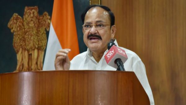 उपराष्‍ट्रपति वेंकैया नायडू ने कहा पटाखों पर प्रतिबंध, वाहनों पर उपकर के अदालती फैसलों से लगता है जूडिशरी का हस्‍तक्षेप बढ़ा है