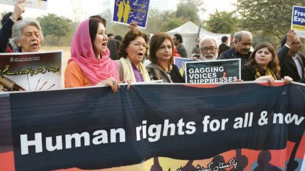 पाकिस्‍तान: गुंजरावाला में ईसाई महिला और बेटे की mob lynching, इमरान सरकार खामोश