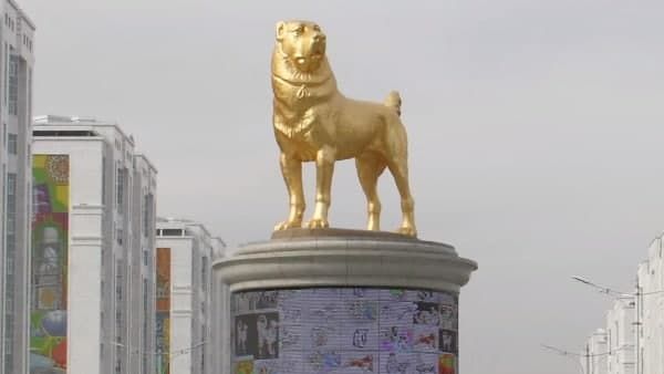 यहां के राष्ट्रपति को इस कुत्ते से था इतना प्यार कि बनवा दी सोने की मूर्ति, समारोह कर किया ग्रेंड इनाग्रेशन