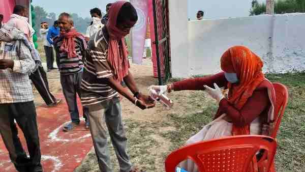 यूपी उपचुनाव: सोशल डिस्टेंसिंग के साथ 7 विधानसभा सीटों पर शुरू हुई वोटिंग, सीएम योगी ने ट्वीट कर कही ये बात