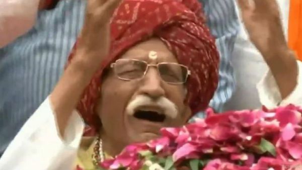 Video: जब सुषमा स्वराज के निधन पर फूट-फूट कर रोए थे 'मसाला किंग' महाशय धर्मपाल गुलाटी