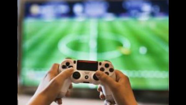 स्मार्टफोन में गेम खेलने की आदत पड़ी महंगी, बच्चे ने उड़ा दिए मां के 11 लाख रुपए